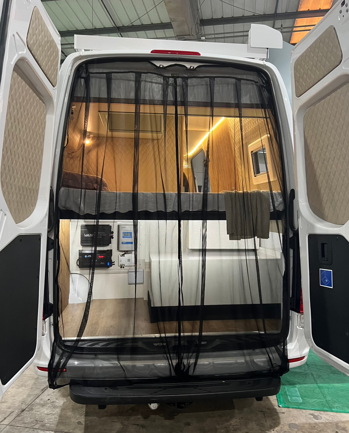 Mercedes-Benz Sprinter 2013-2025 - Tela Mosquiteira para Porta Traseira