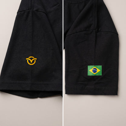 Mangas da Camiseta Não Pago IPTU: símbolo Arpine e bandeira do Brasil