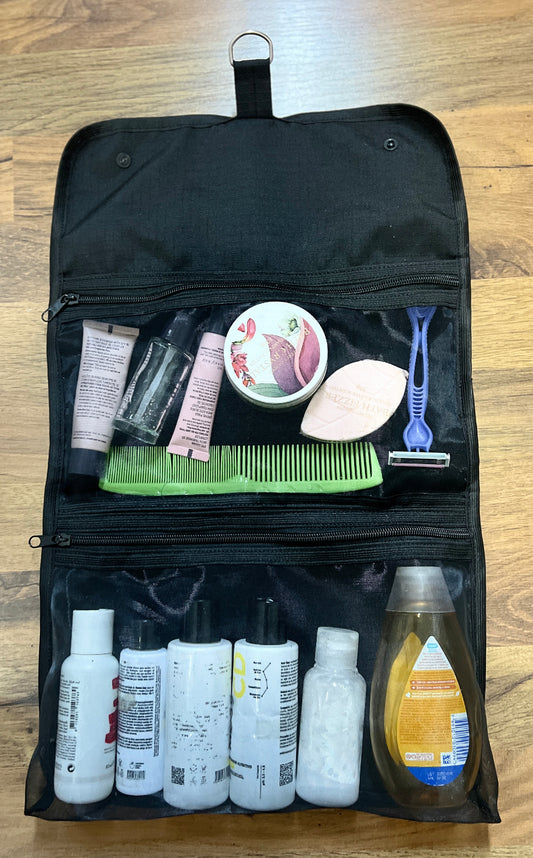 ✔ Transparente e organizada – visualize tudo de forma prática.

✔ Compacta e leve – perfeita para transportar em qualquer viagem.

✔ Higiênica e fácil de limpar – ideal para uso diário em ambientes compartilhados.

✔ Versátil – tanto para homens quanto para mulheres, cabe todos os itens de higiene pessoal.